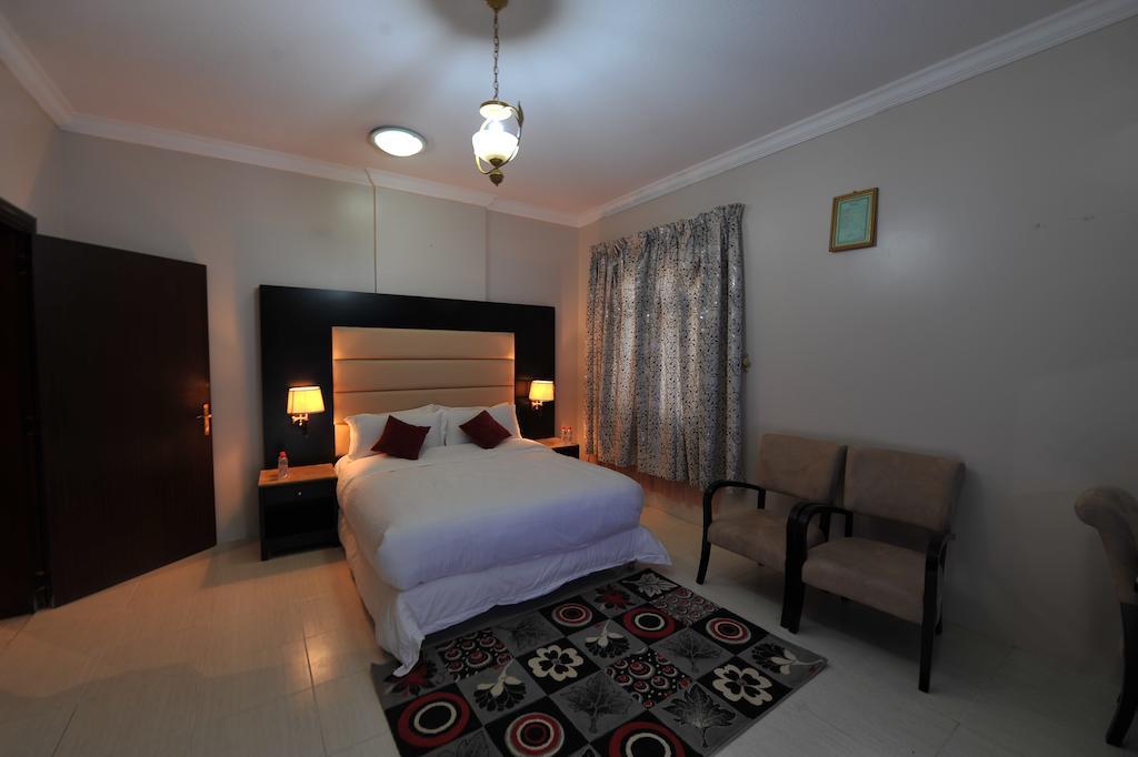 Janadriyah Suites 13 Nadinah Szoba fotó